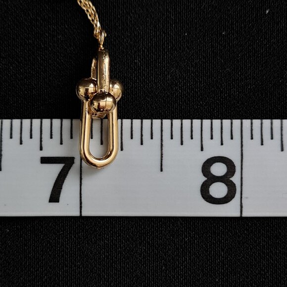 18k gold chain with inseparable hardware pendant - Picture 10 of 16